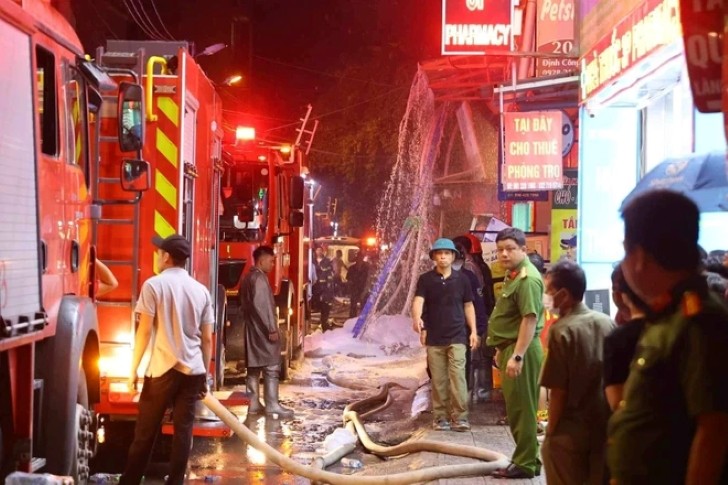 Cháy nghiêm trọng tại nhà cao tầng ở Định Công-Hà Nội, 4 người tử vong