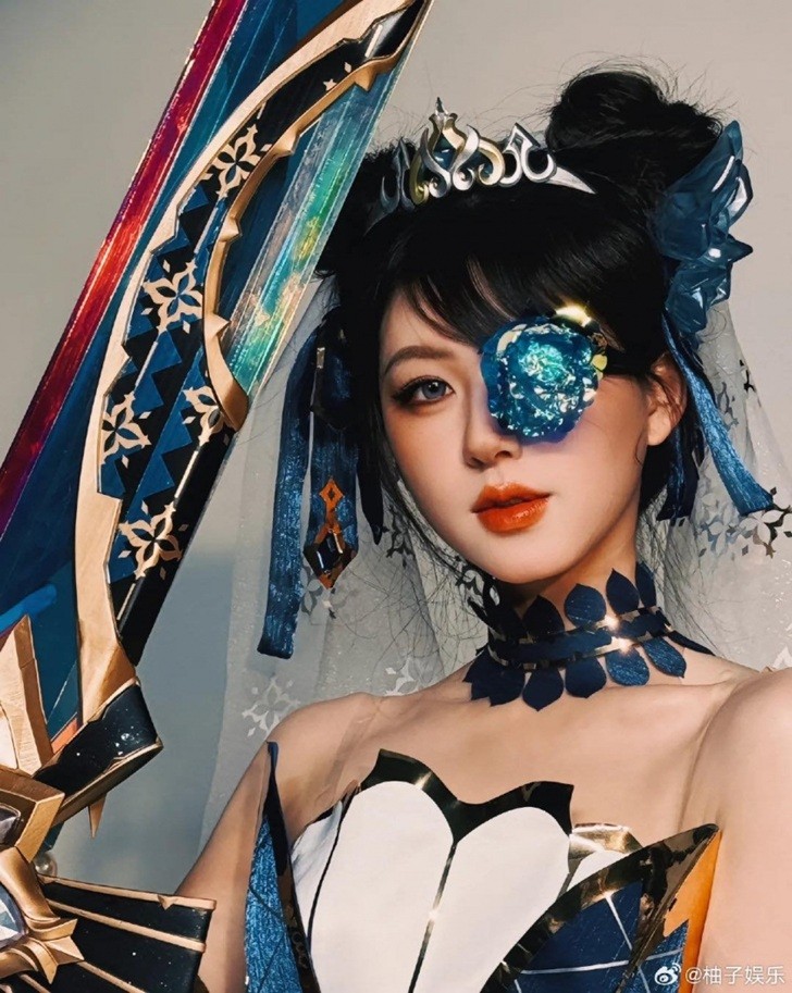 Triệu Lộ Tư từng cosplay Gwen khiến game thủ say đắm